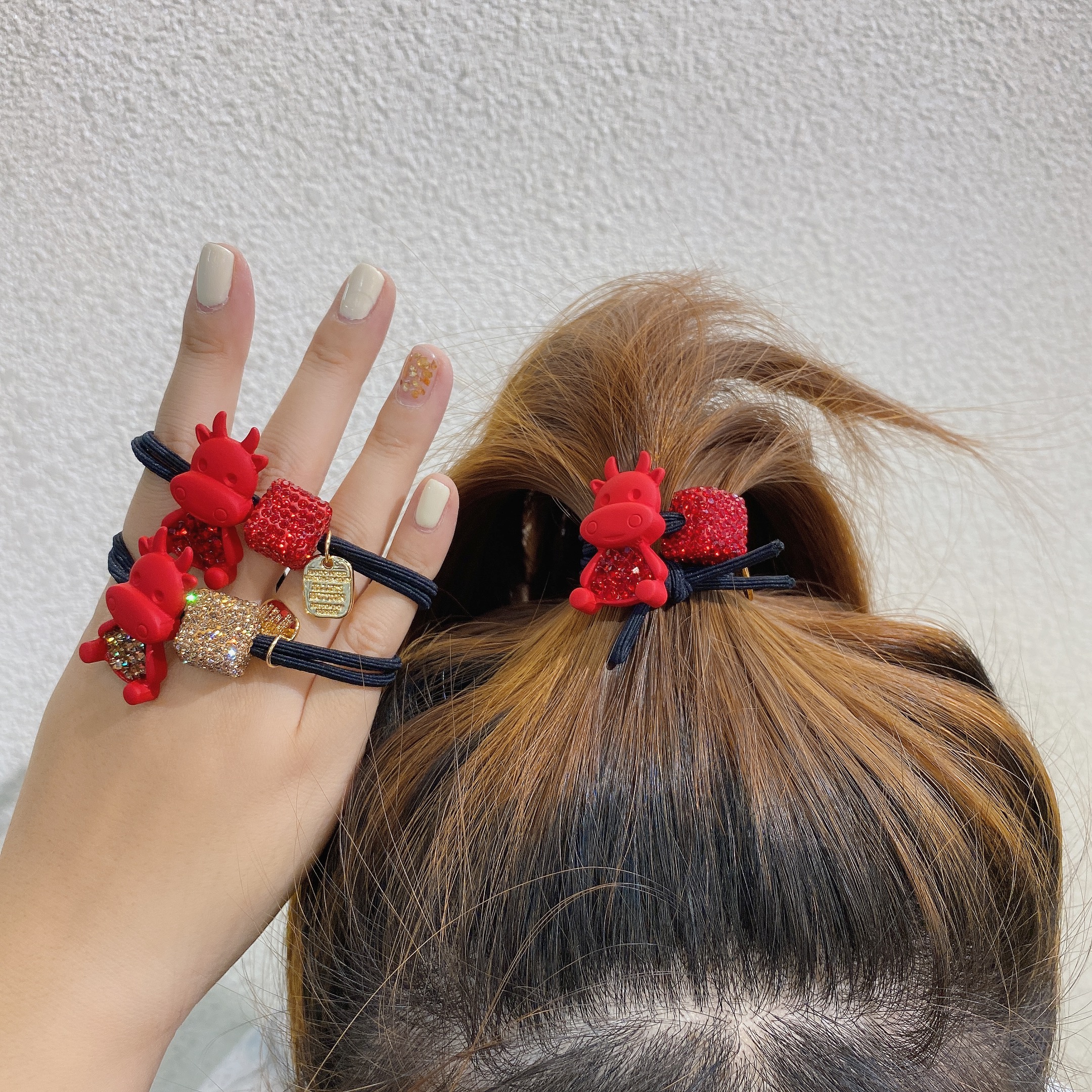 金属红色牛闪可爱丸子带钻发饰