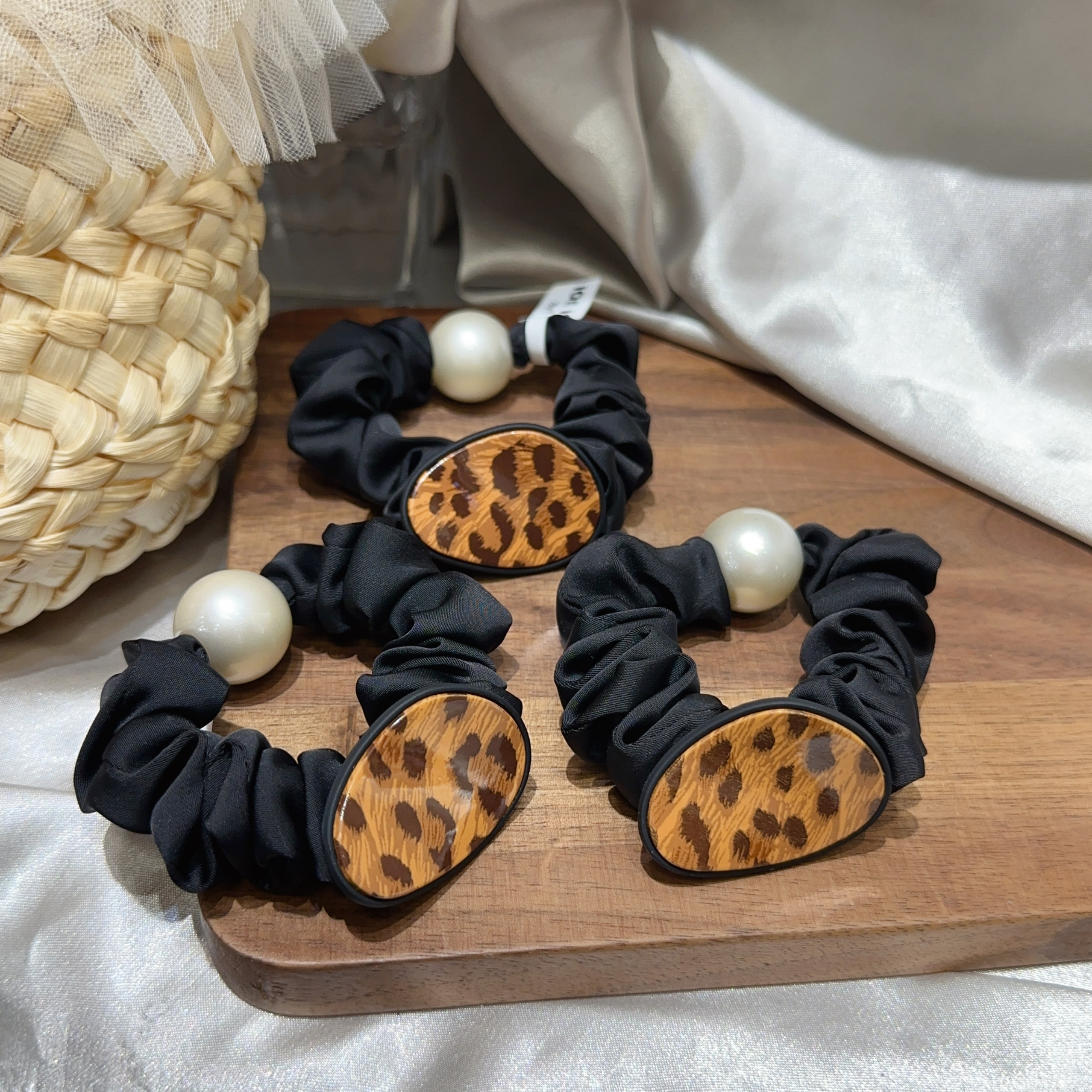 复古豹纹设计感发圈精致褶皱绸缎肠圈少女高弹力皮筋简约气质发饰