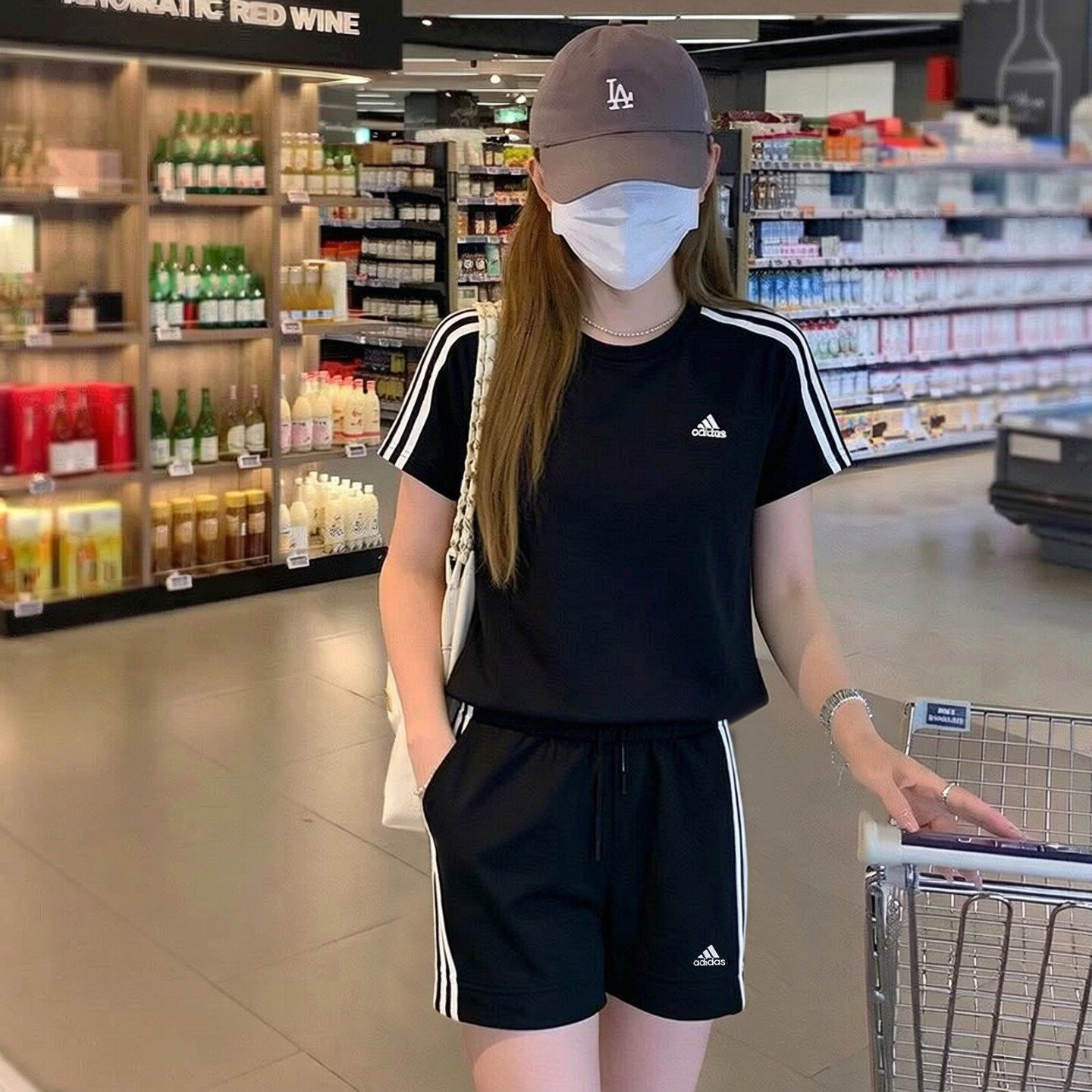 adidas运动两件套夏季三条纹短袖女短裤复古T恤美式显瘦修身套装