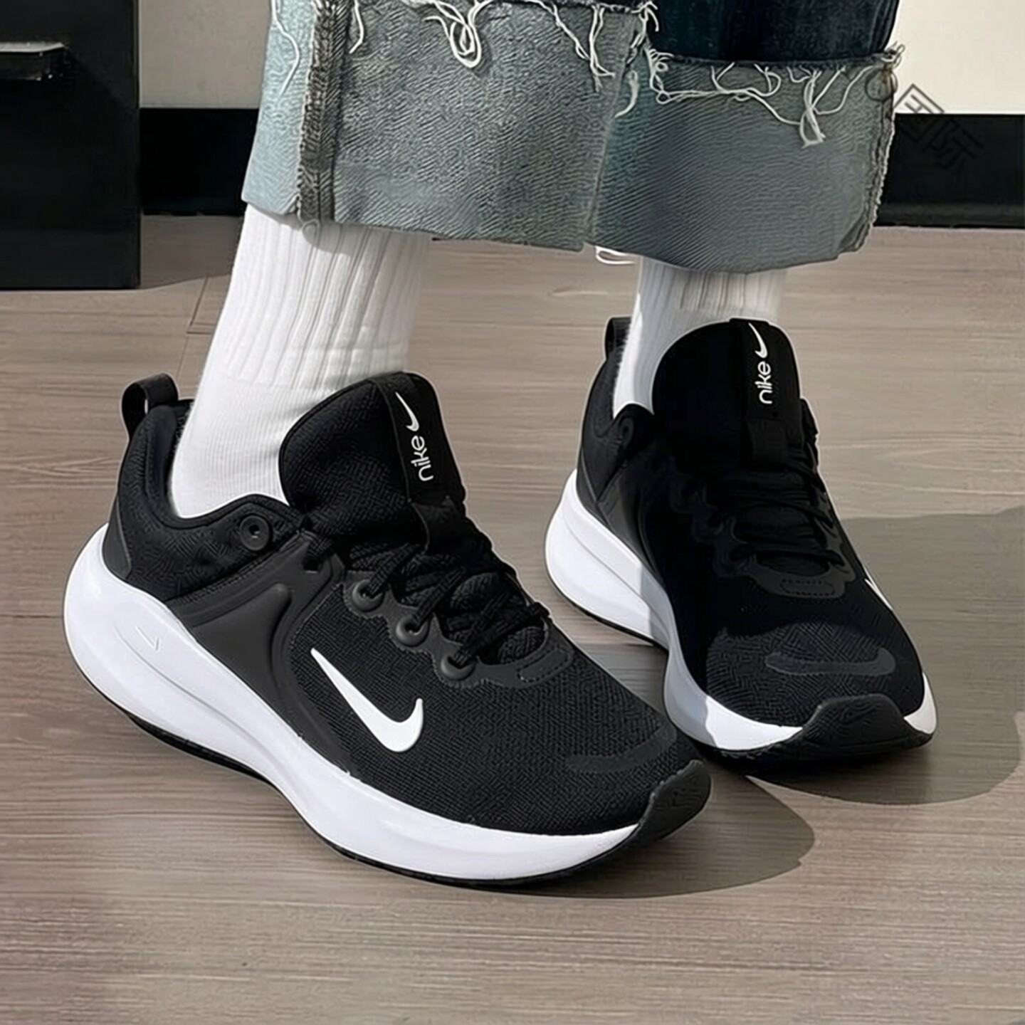 Nike耐克鞋子防滑减震女鞋黑色透气跑步鞋四季运动鞋正品休闲网鞋