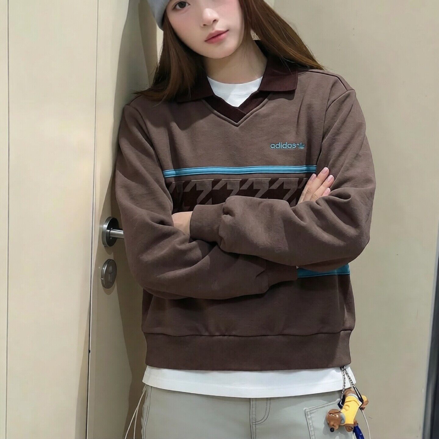 阿迪达斯三叶草短款卫衣女打底衫秋季长袖复古美式翻领学院风上衣