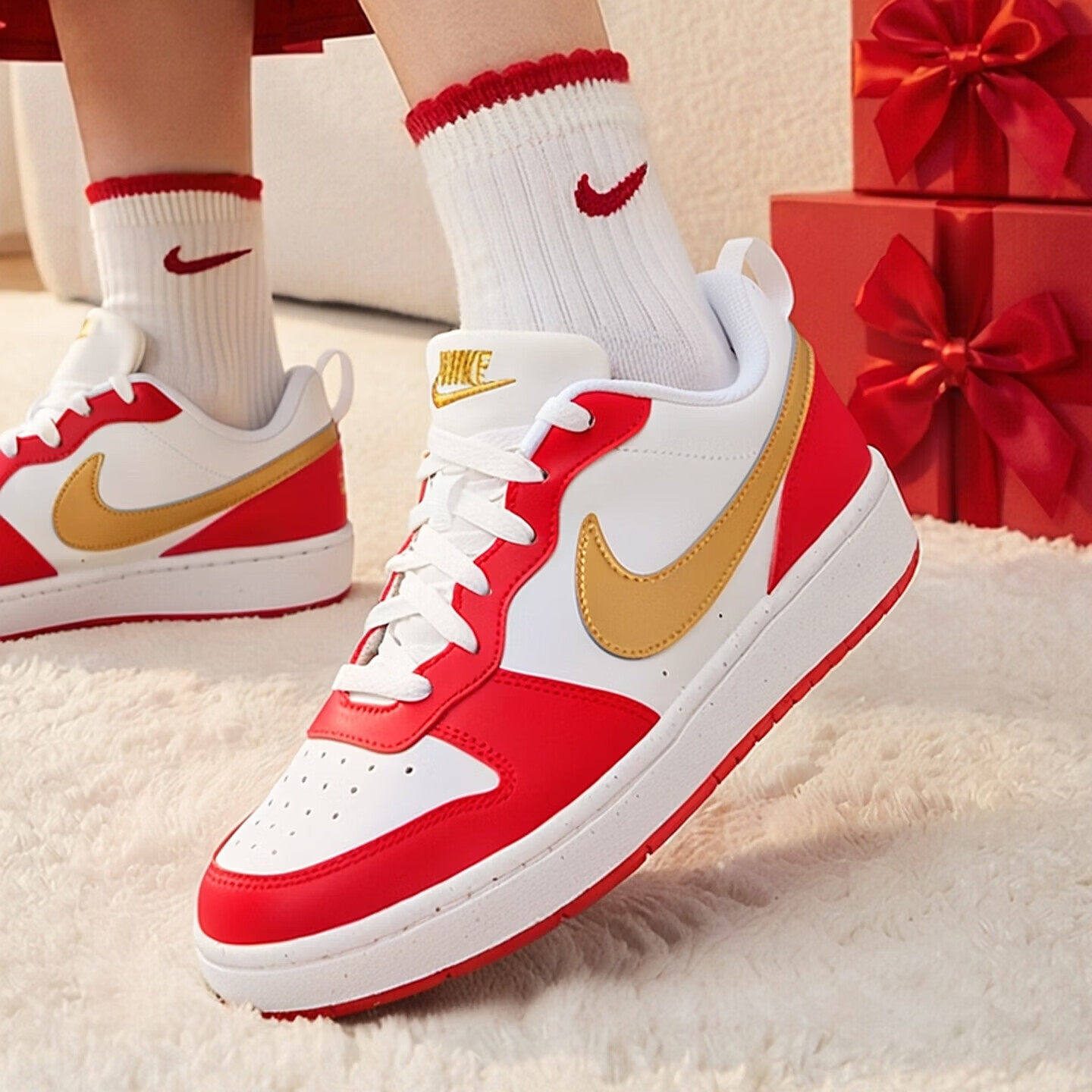 NIKE耐克本命年红色女鞋新年款户外运动鞋板鞋大童鞋低帮休闲鞋