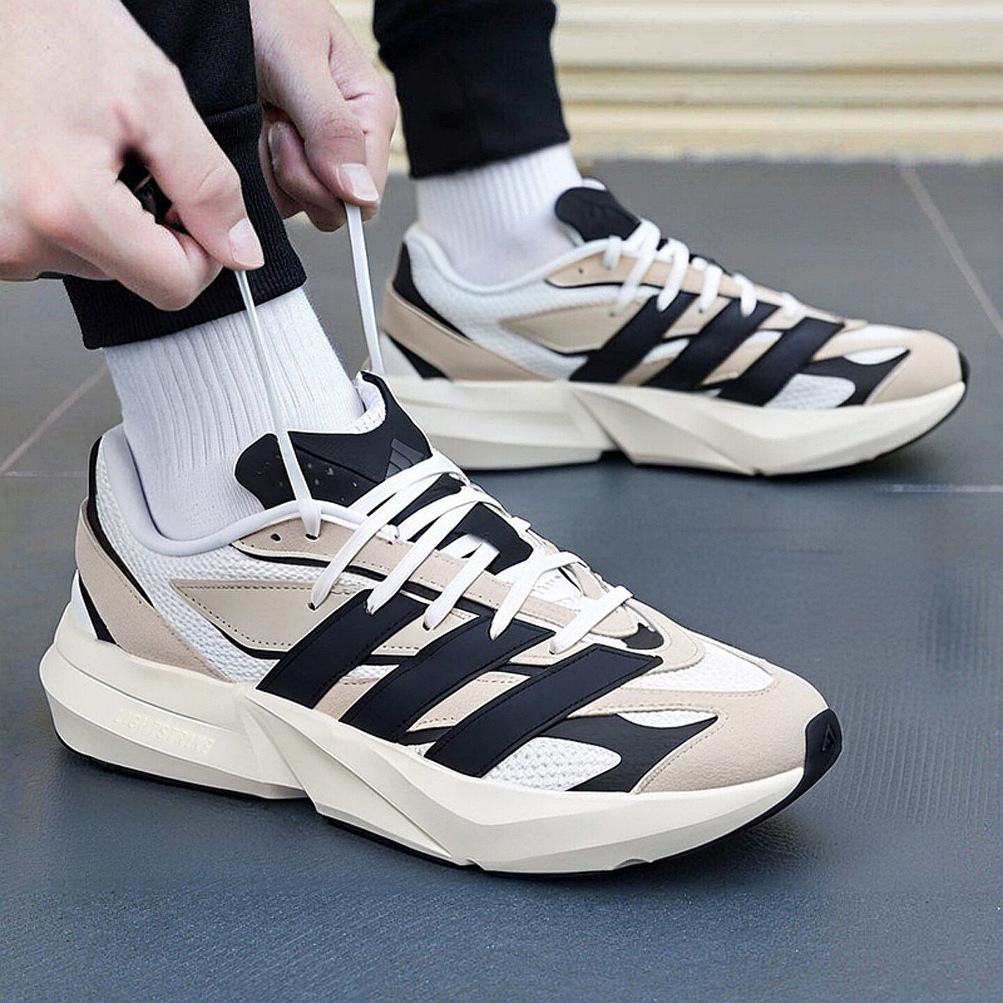 Adidas休闲鞋男夏季新款透气缓震轻便LIGHTBLAZE复古老爹鞋男鞋