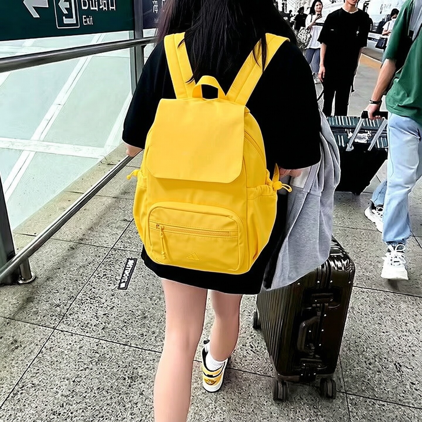 阿迪达斯小书包女包新款户外休闲多巴胺复古旅行大学生背包双肩包