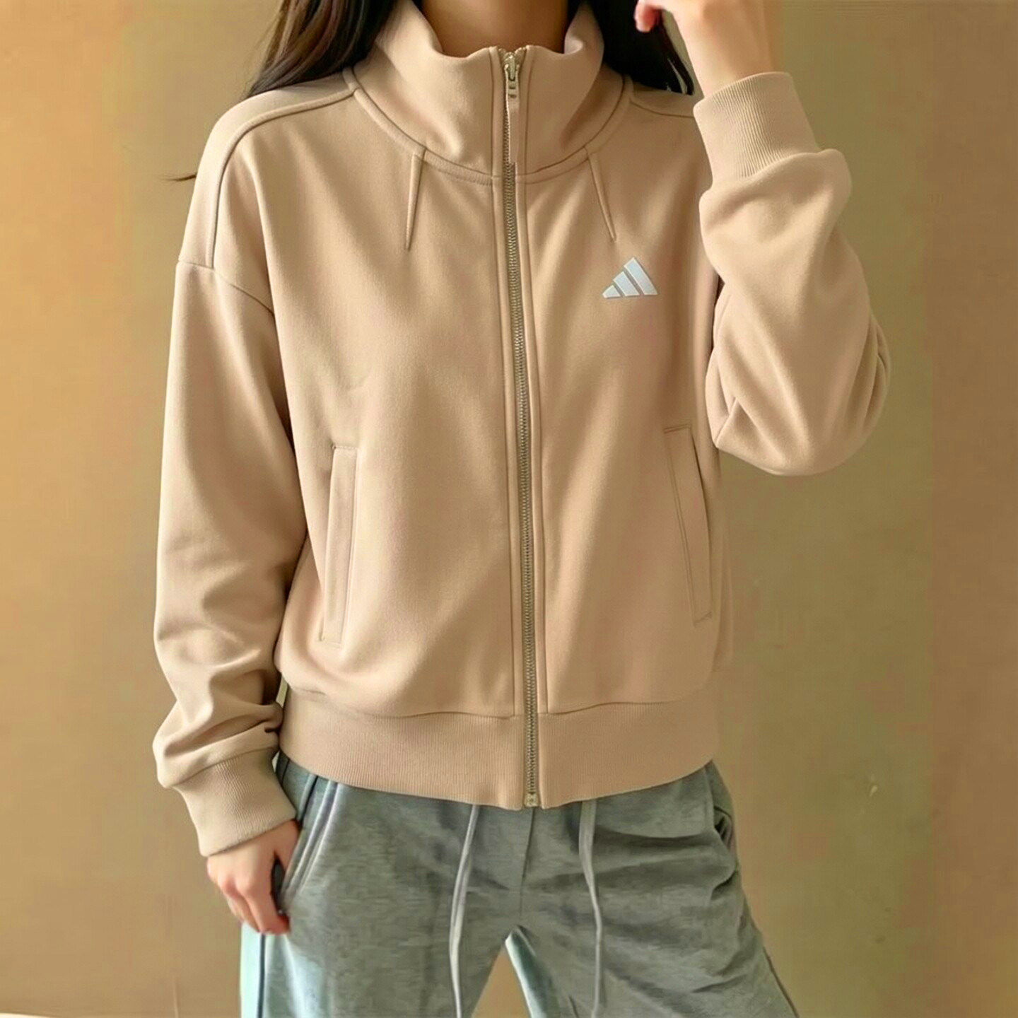 adidas阿迪达斯外套女秋季新款卡其色复古美式立领保暖防风棒球服