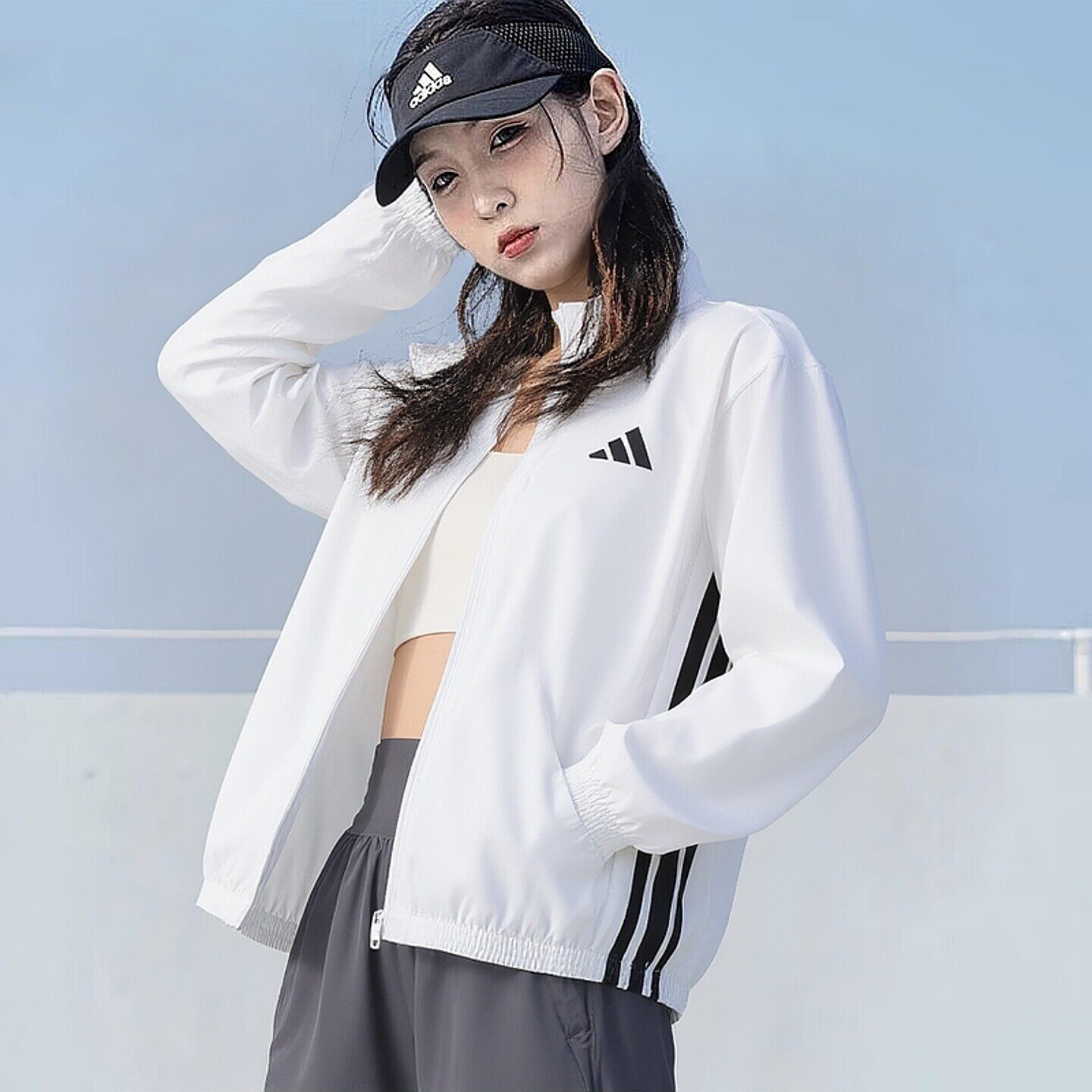 阿迪达斯女装立领运动服跑步训练服透气休闲夹克快干梭织白色外套