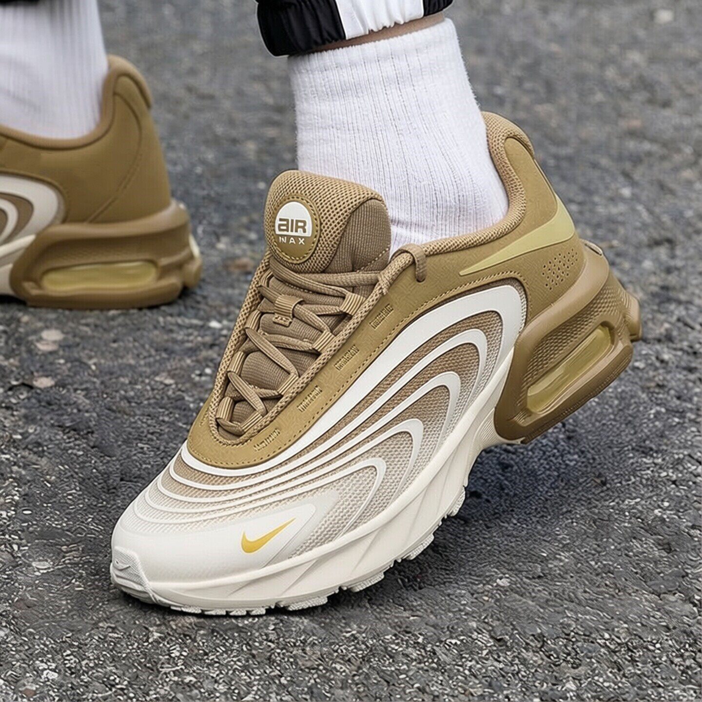 Nike耐克鞋子厚底气垫男