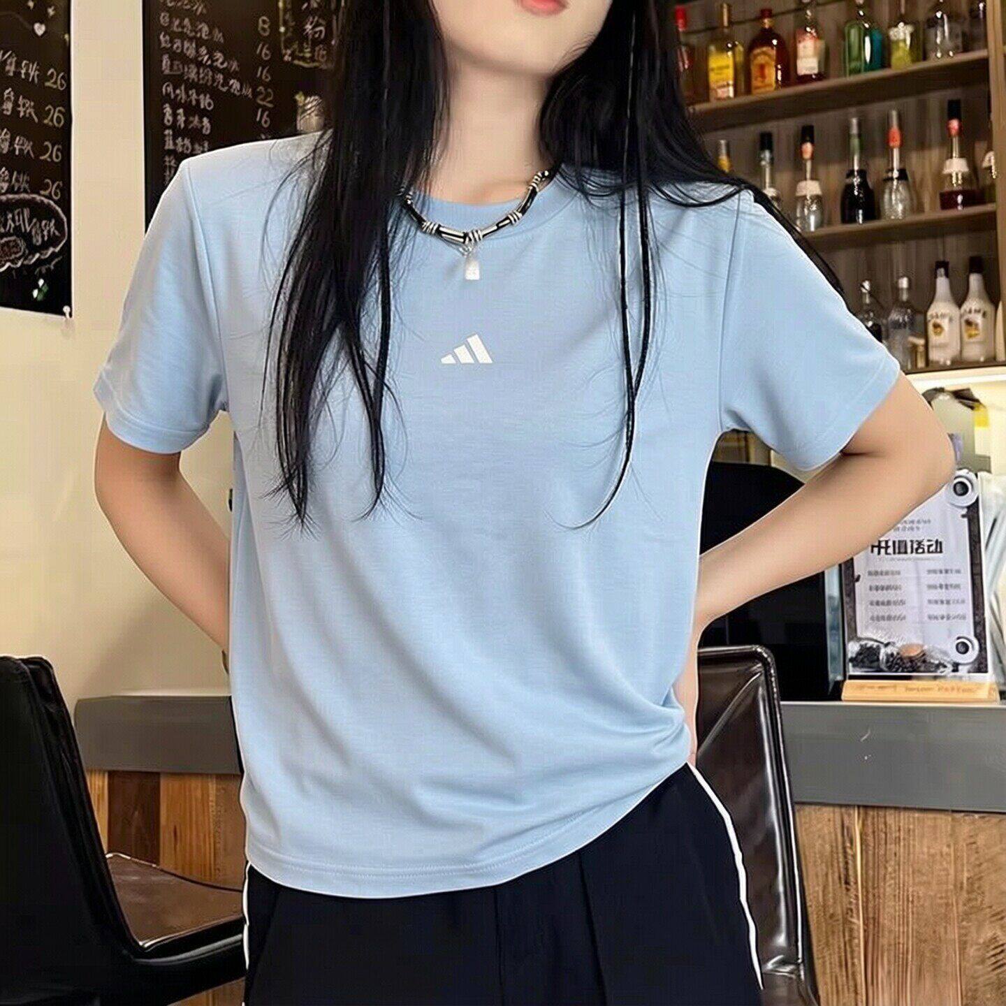 阿迪达斯蓝色T恤女夏季新