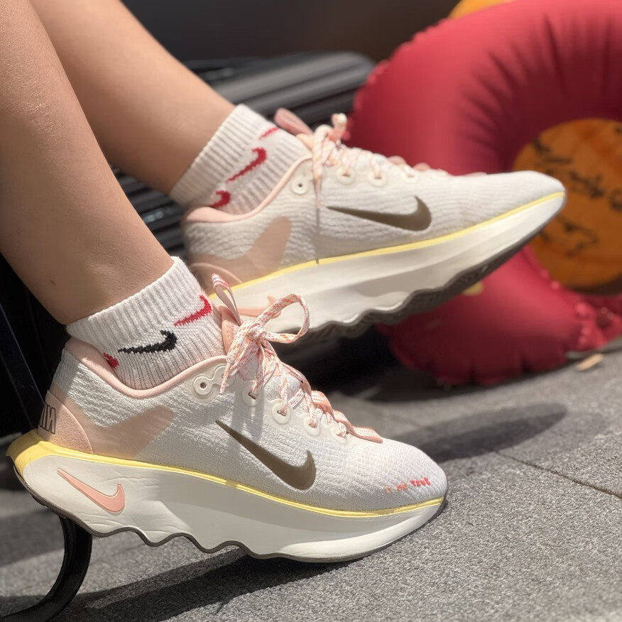 耐克粉色女鞋春季新款运动鞋缓震跑步鞋时尚轻便透气耐磨休闲鞋