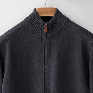 亚麻短立领拉链针织衫