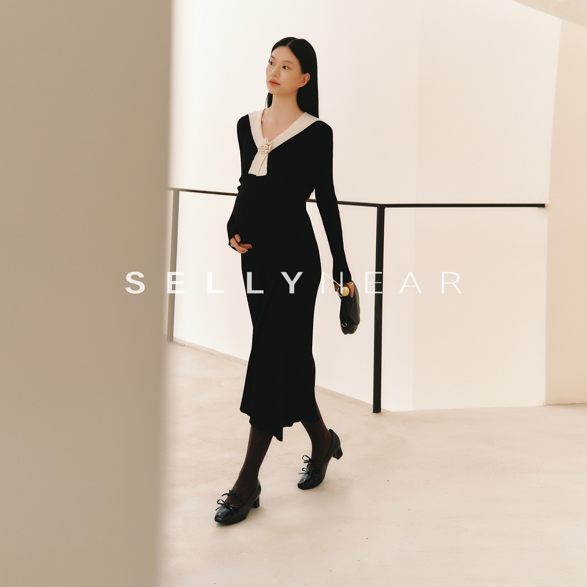 SELLYNEAR孕妇装高级感连衣裙秋冬新款时尚黑白拼色小香风毛衣裙