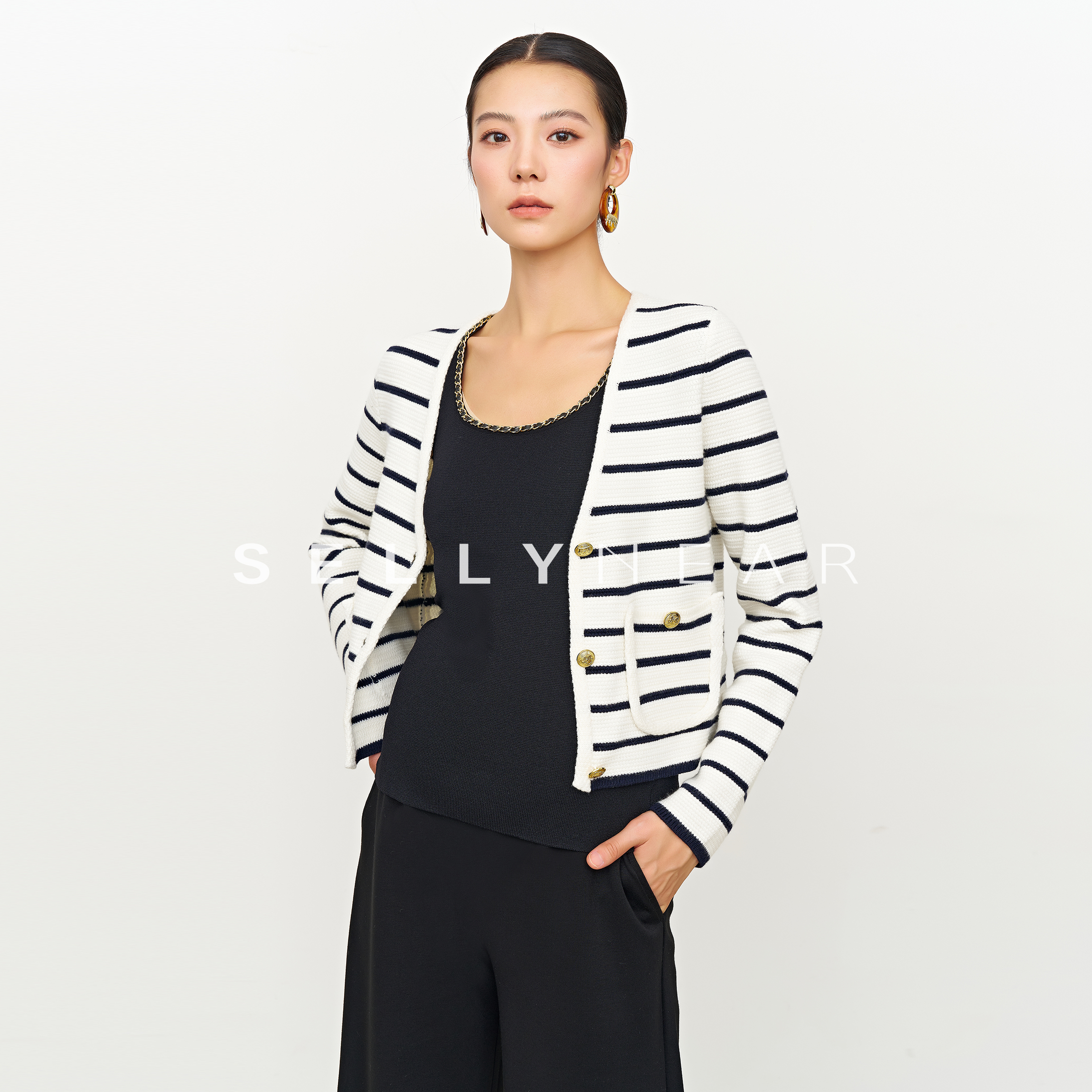 SELLYNEAR孕妇针织衫外套秋新款时尚黑白小香风肌理条纹通勤开衫