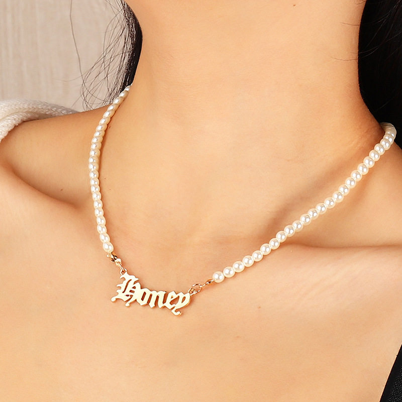 欧美嘻哈男女名字项链定制时尚气质仿珍珠颈链流行百搭字母吊坠