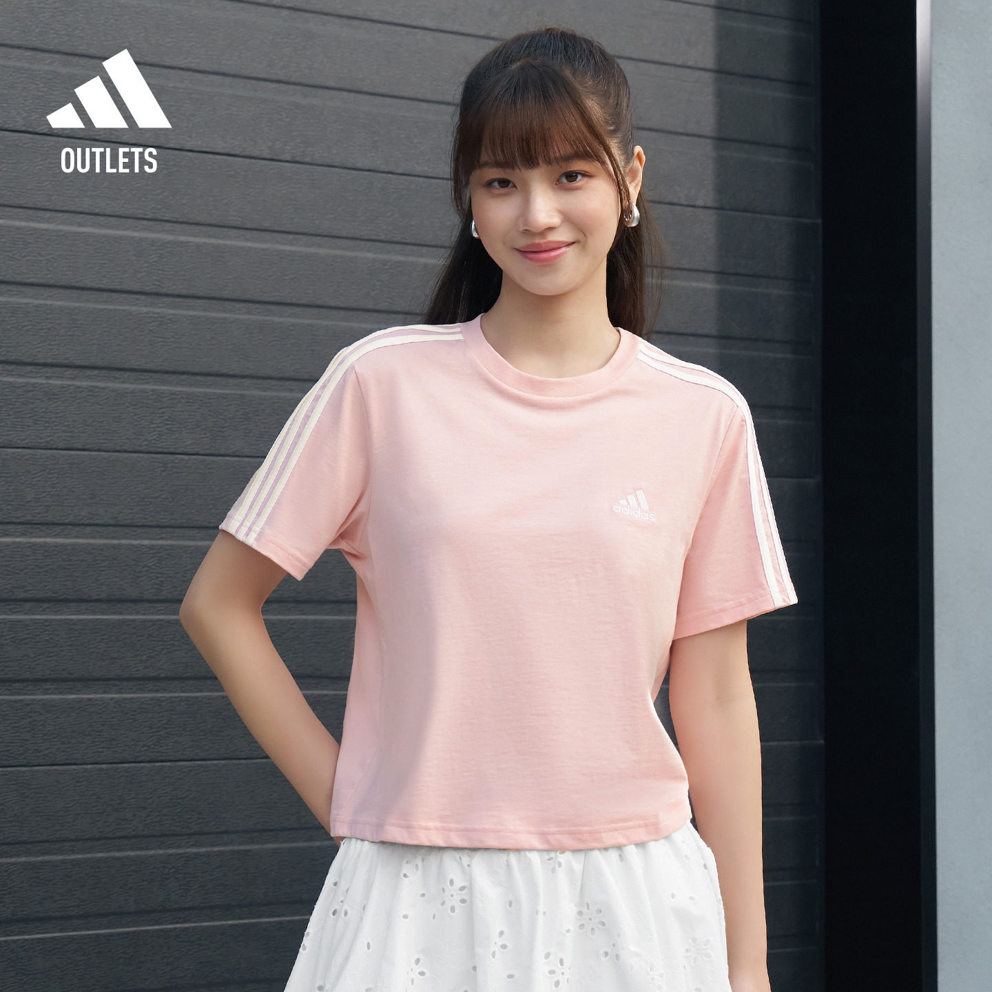 阿迪达斯女子短袖T恤adidas