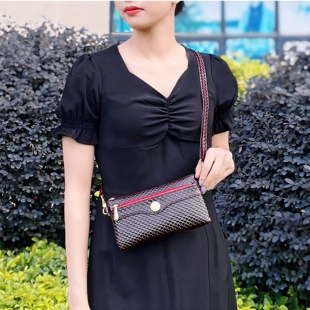 2025新款 送妈妈礼物 包包单肩斜挎包中年女士百搭手拿包轻便时尚