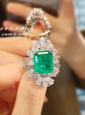 一款两戴祖母绿戒指重工奢华食指