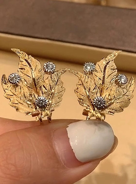 意大利拉丝织纹雕金工艺葡萄耳钉