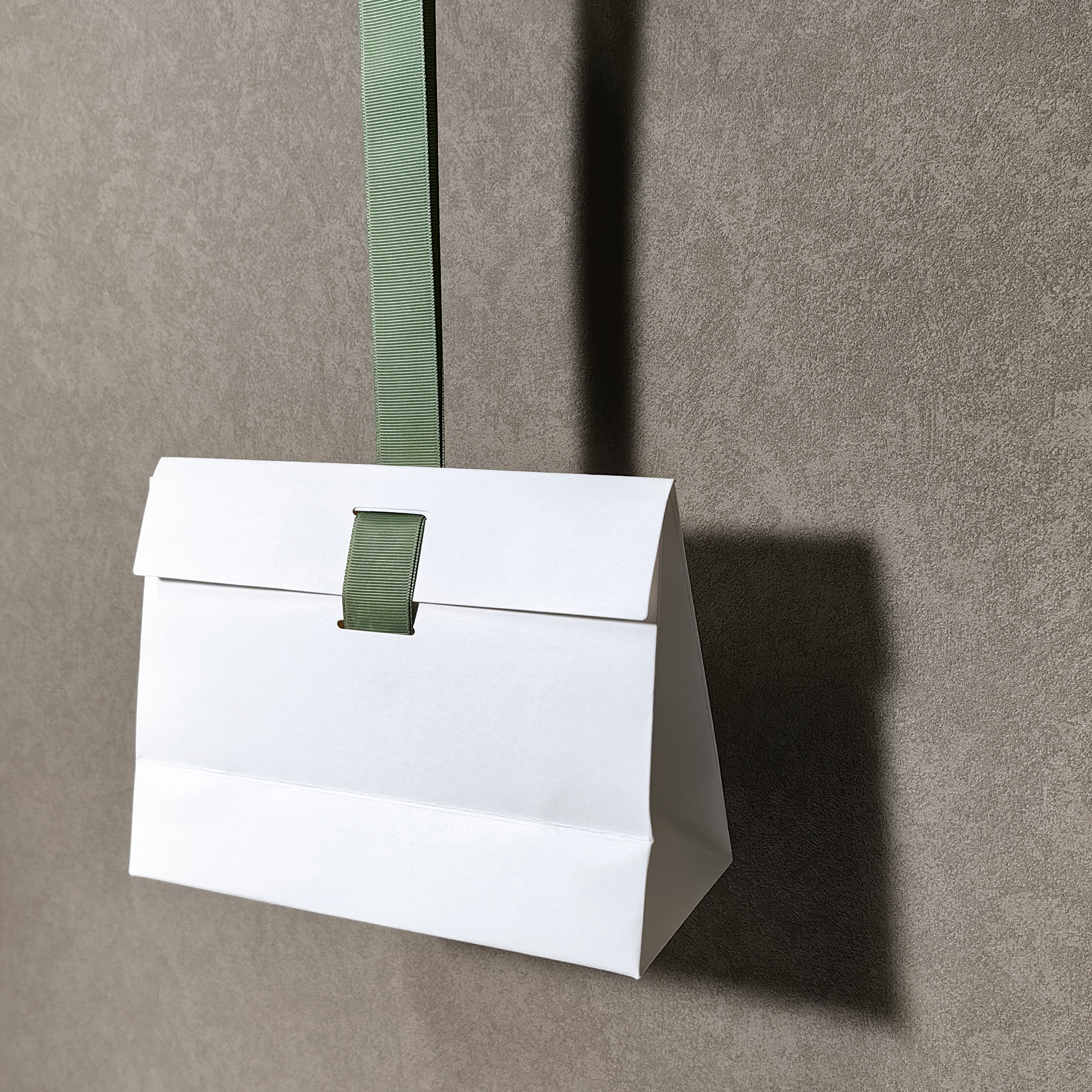 白色牛皮纸手提包装袋轻奢创意口袋定制logo高级感伴手礼品袋工厂