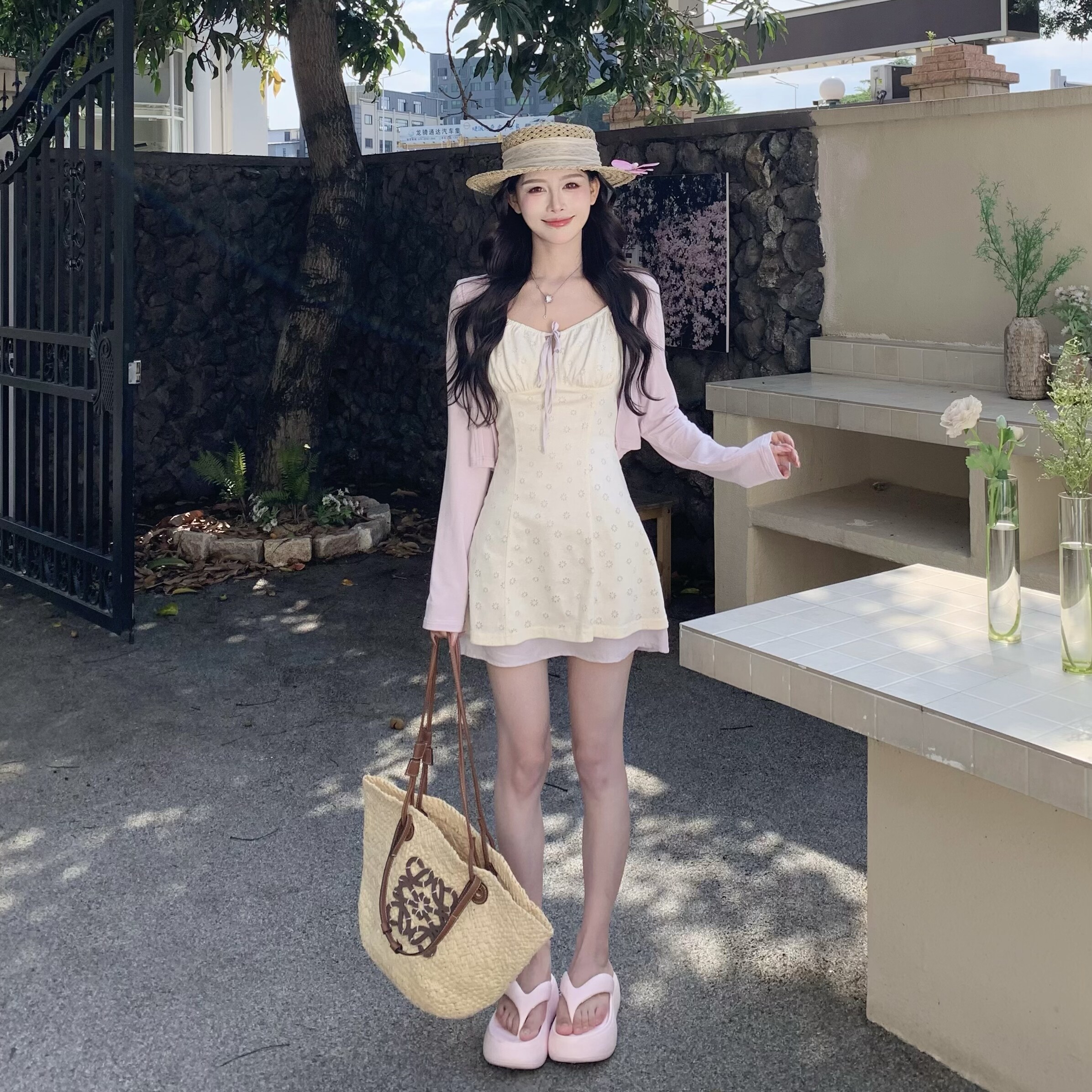 3MER哦哦三妹杏色甜美收腰雏菊吊带裙女夏显瘦纯欲风长短款连衣裙