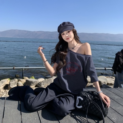 3MER条纹斜肩植绒印花短袖T