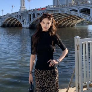 上衣 T恤女辣妹性感内搭显瘦半袖 3MER哦哦三妹 超模半高领黑色中袖