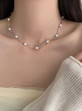 2024年新款波浪百搭高亮珍珠项链女夏小众设计高级感锁骨链脖颈链