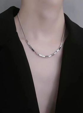 新款潮长方块吊坠项链男钛钢冷淡风锁骨链嘻哈配饰夏季小众饰品女