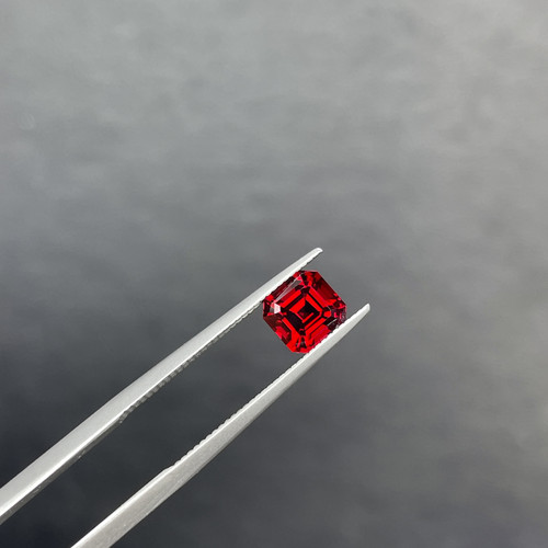 1.1克拉天然马亨盖尖晶石 全净玻璃体鸽血红色切工精湛