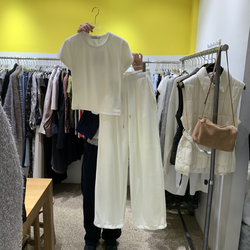 八1126韩国东大门套装区4503908大气韩版百搭可爱时尚冬季简洁