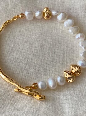 时尚巴洛克珍珠手镯手链OT扣自然流体设计手链高级感小清新