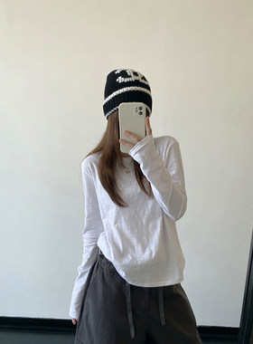 正肩微宽松圆领长袖纯色T恤女