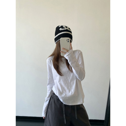 正肩微宽松圆领长袖纯色T恤女