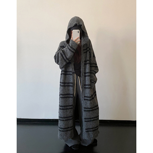 sun柚 大毛毯 黑灰条纹针织连帽慵懒宽松毛衣开衫长款外套秋冬女