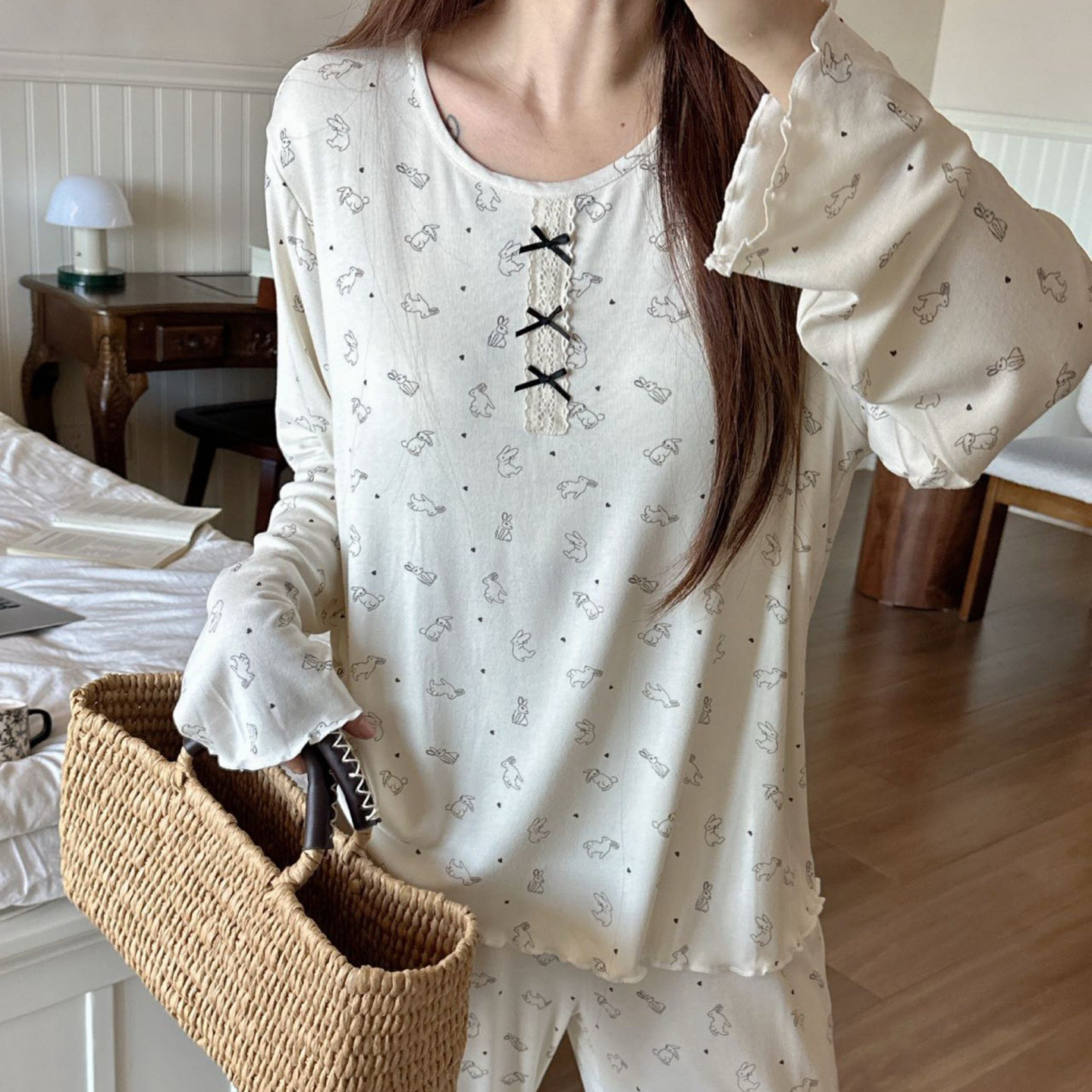 JIEAINA小韩风免穿bra美宅衣自带胸垫睡衣女款秋冬碎花圆领家居服