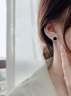 方形耳钉2026新款爆款独特饰品黑色耳环女独特高级感轻奢气质耳饰