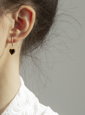 耳环2026新款爆款饰品黑色爱心耳钉高级感轻奢耳饰女气质大气耳坠