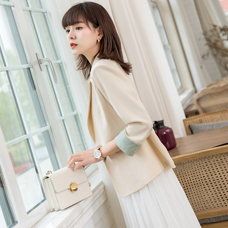 小西装外套女春秋短款薄款休闲2021新款气质百搭米色早秋上衣