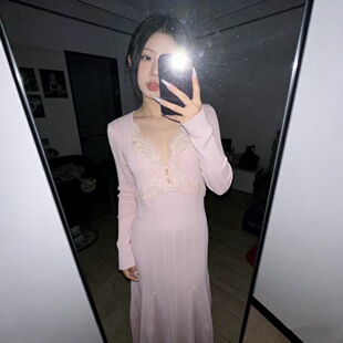 26早春款蕾丝拼接镂空设计感针织连衣裙女修身显瘦气质中长款裙子