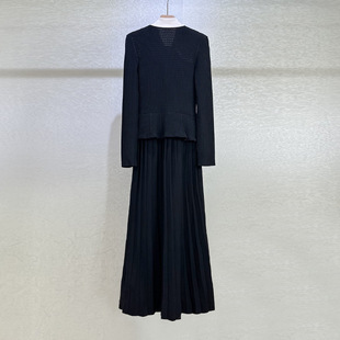 明星同款!!千金风高级裙子撞色翻领钻扣针织收腰百褶长款连衣裙