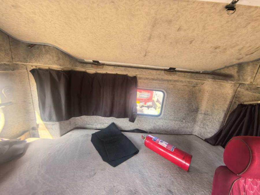 4月12日伊犁州车牌号为新F59190的陕汽牌重型半挂牵引车一辆网络拍卖公告