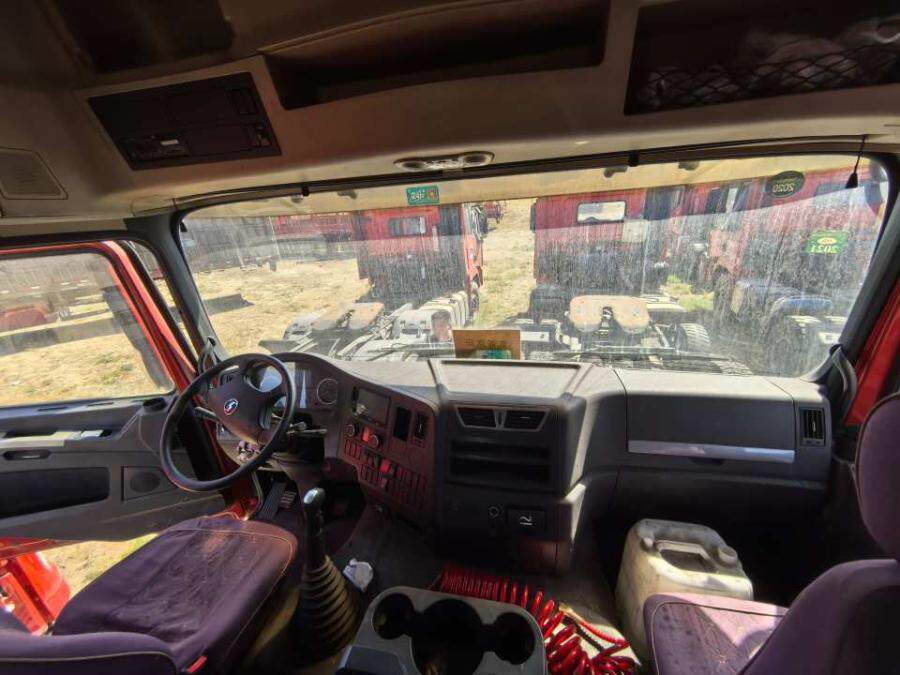 4月12日伊犁州车牌号为新F57782的陕汽牌重型半挂牵引车一辆网络拍卖公告