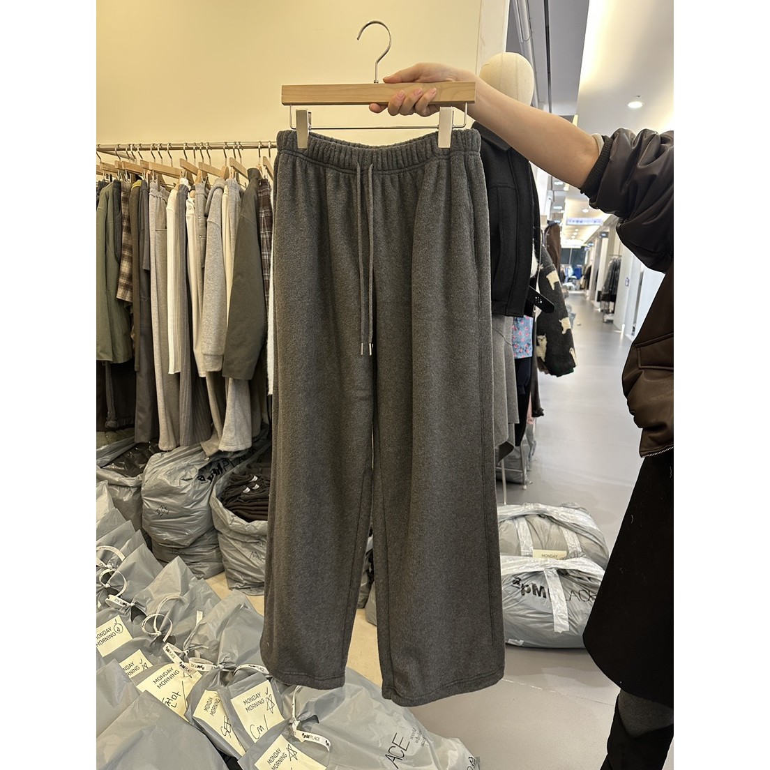 八1118韩国东大门休闲长裤区4496660人气百搭秋季档口通勤简洁