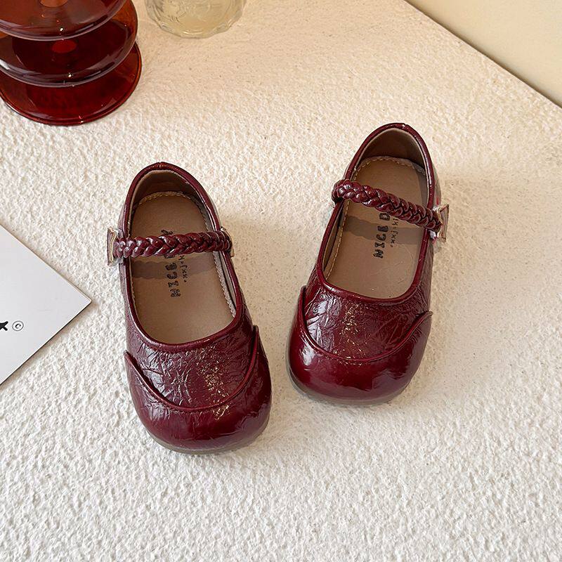 韩版童鞋春季新款儿童皮鞋魔术贴复古软底女童鞋浅口麻花单鞋