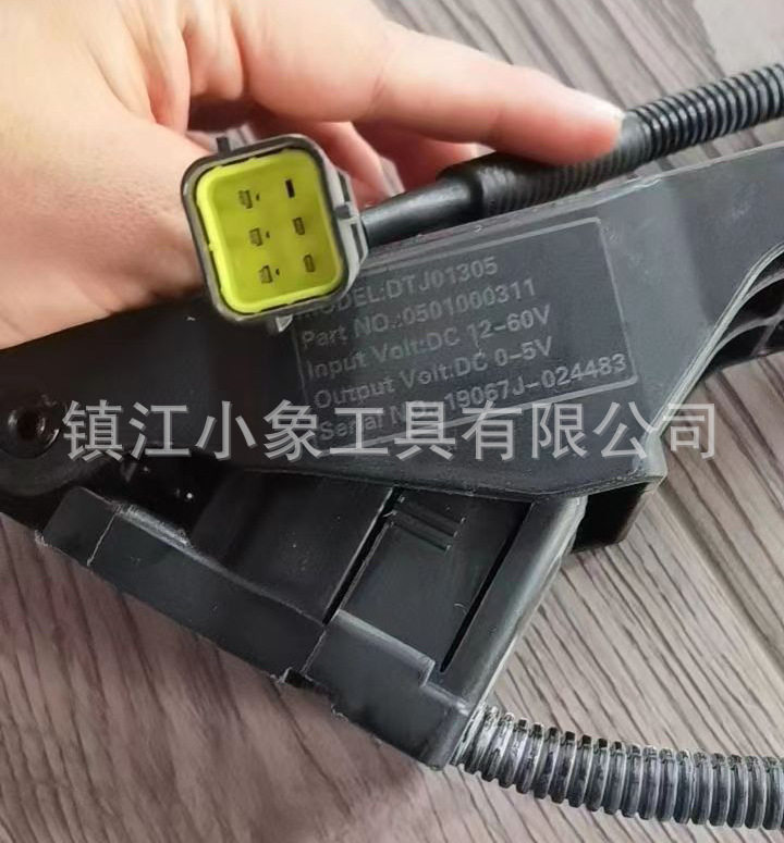 电动叉车电动四轮车油门加速踏板DTJ01305输入12-60V输出0-5V