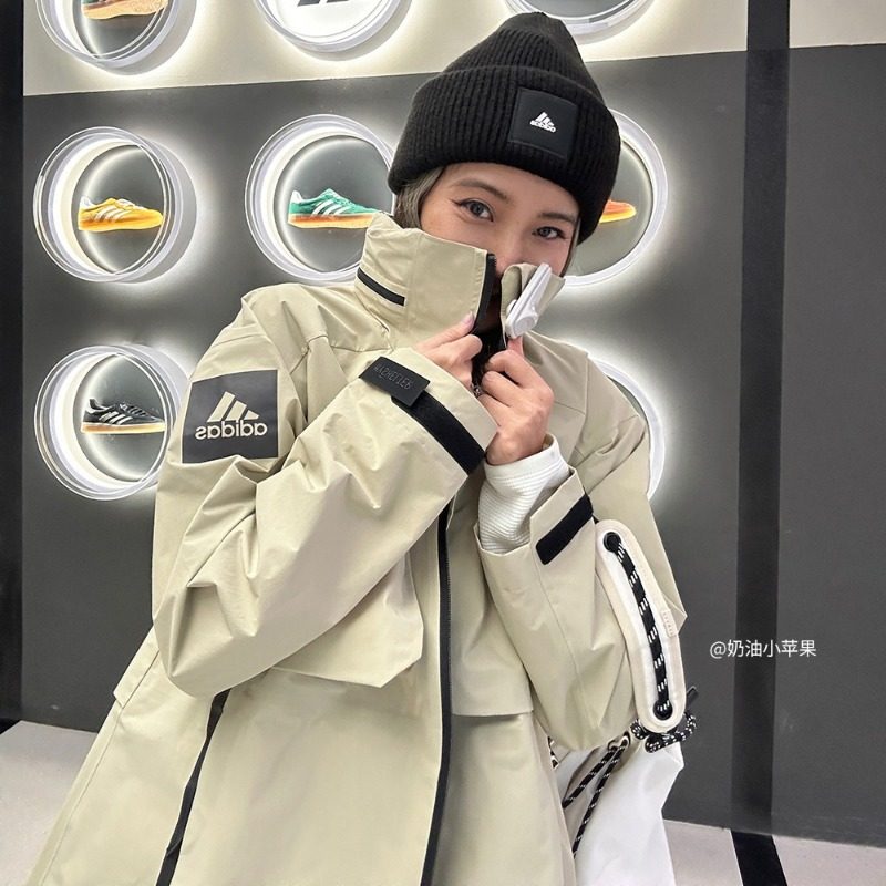 阿迪达斯轻运动户外女子抗风透湿防水连帽外套冲锋衣IR6159 6158