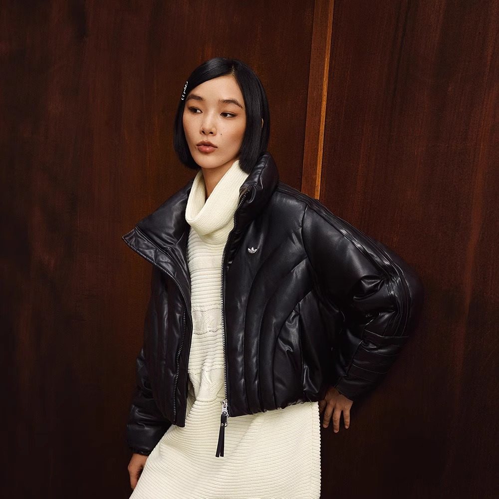 阿迪达斯女子休闲短款仿皮羽绒服