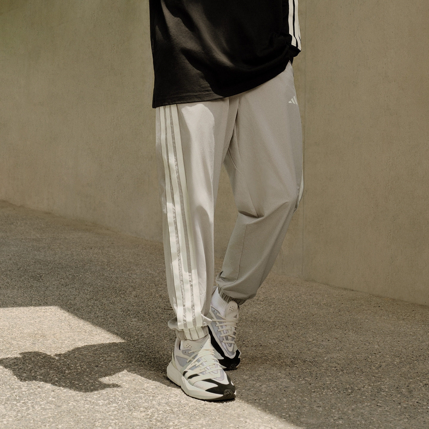 阿迪达斯男子运动训练休闲舒适透气束脚梭织长裤KC2841 KC2842