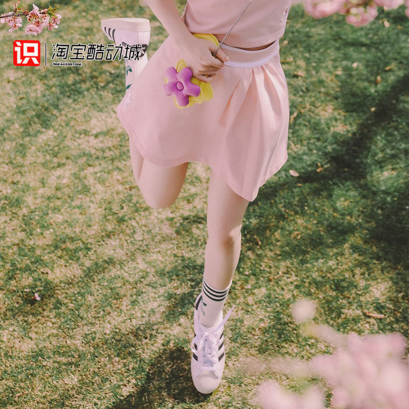 Adidas女子运动休闲褶皱A字短裙