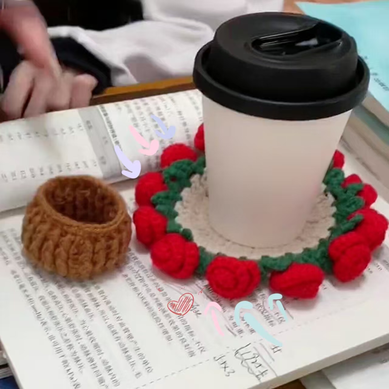 没想到吧我的杯垫可以变成玫瑰花