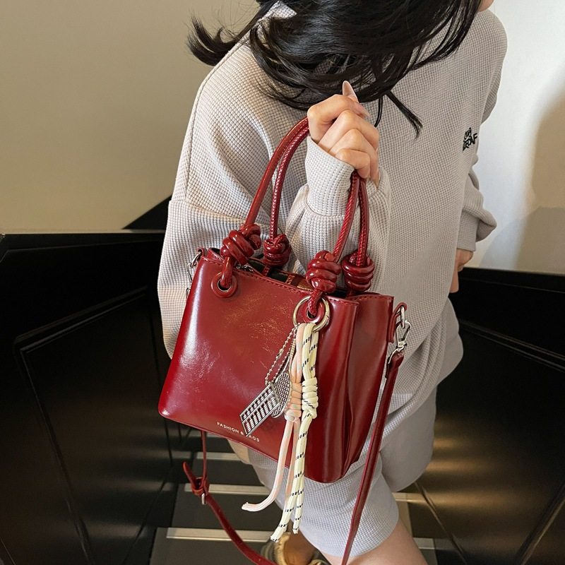 新款欧美时尚漆皮小包包网红洋气爆款手提包小众设计单肩斜挎包女,箱包皮具/热销女包/男包,水桶包,淘宝优惠券,粉丝福利购,淘宝优惠卷